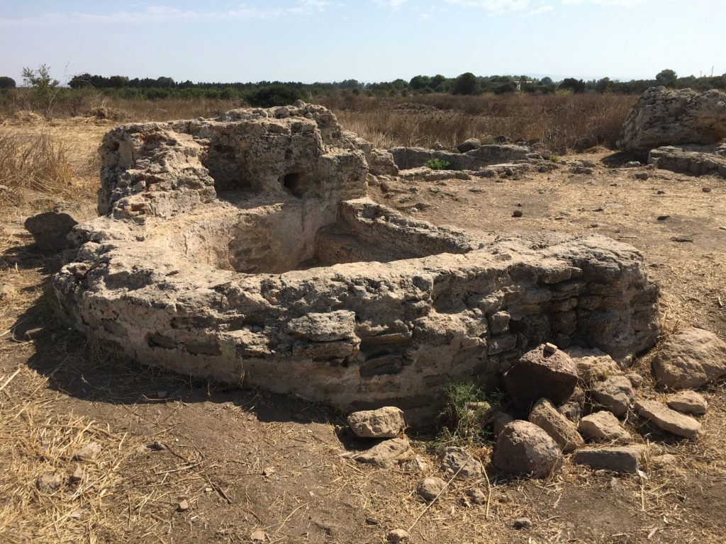 Una delle vasche del frigidarium (A) delle terme